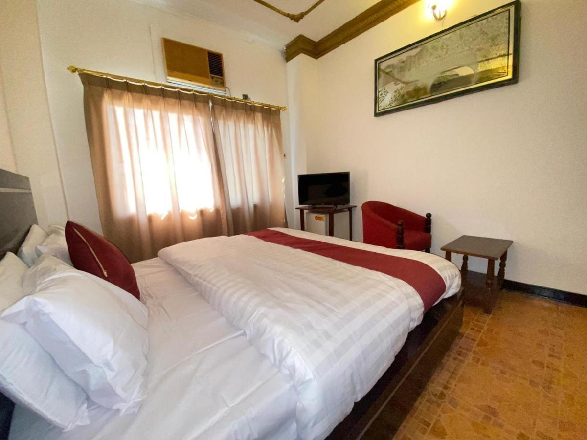 Bab Al Bahrain Hotel Манама Екстериор снимка